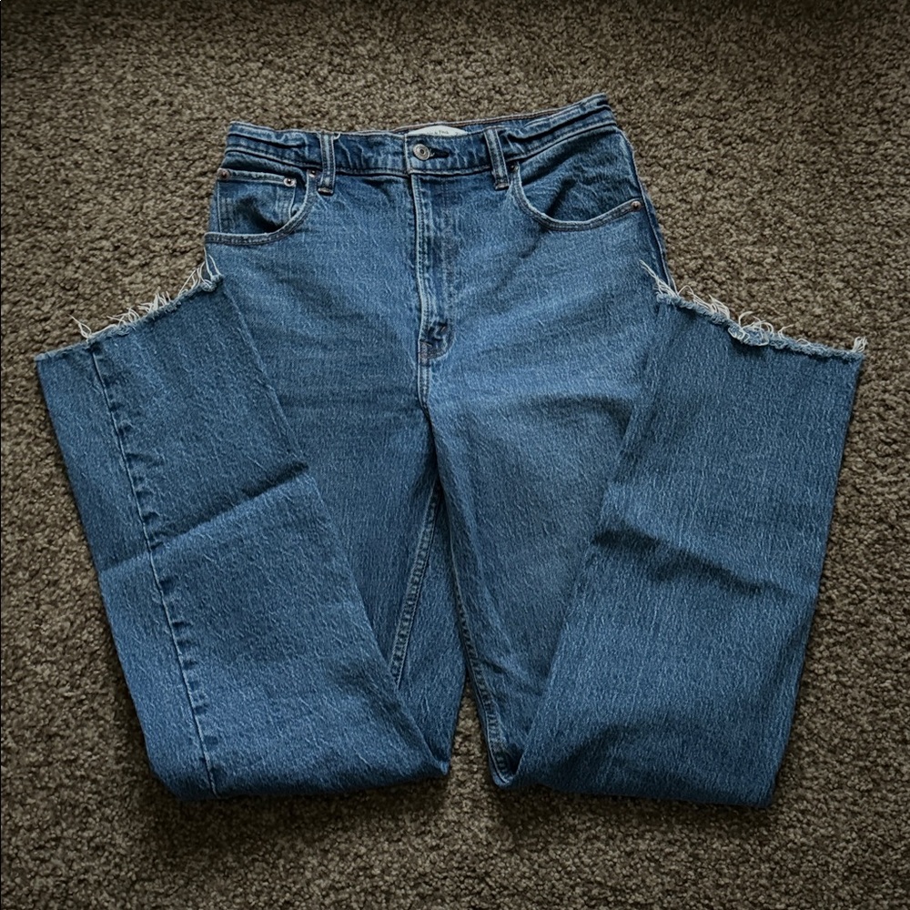 Abercrombie & Fitch Straight Leg Jeans in Medium Blue